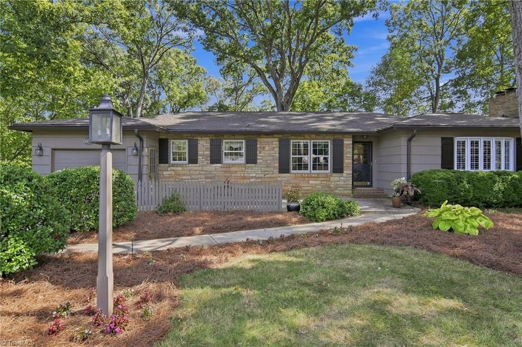 Photo of 1201 Strathmore Circle, Winston-Salem, NC 27104 (MLS # 1235704)