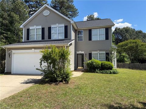 Homes For Sale - 30 Pilot Ridge Court<br/> Greensboro, NC 27407