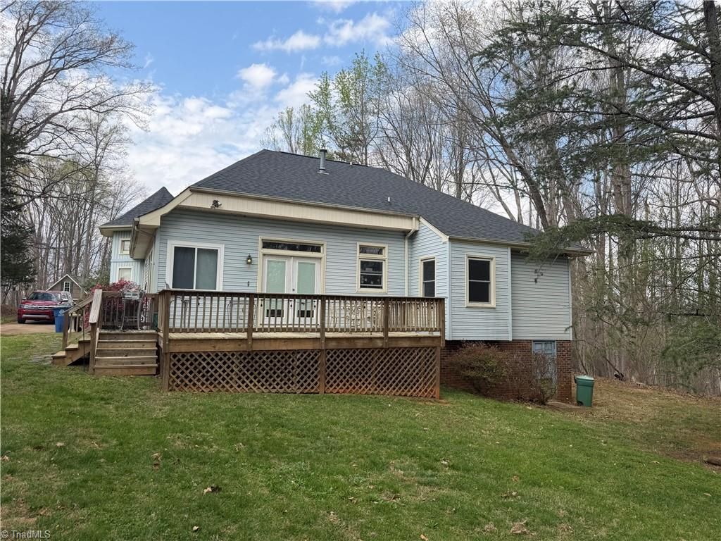 Photo of 140 White Oak Circle, Reidsville, NC 27320 (MLS # 1214203)