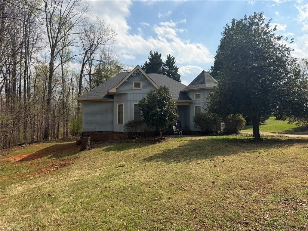 Photo of 140 White Oak Circle, Reidsville, NC 27320 (MLS # 1214203)