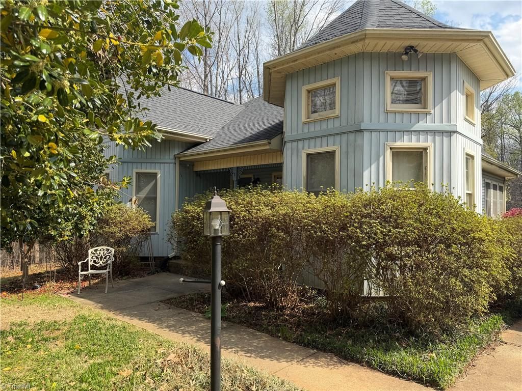 Photo of 140 White Oak Circle, Reidsville, NC 27320 (MLS # 1214203)