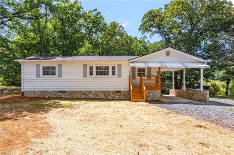 Homes For Sale - 902 Breeze Hill Road<br/> Asheboro, NC 27203
