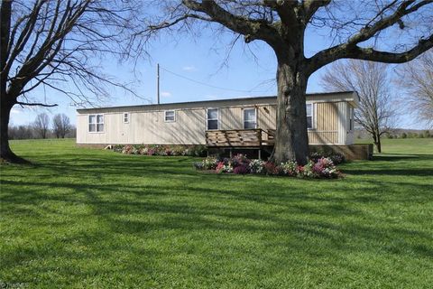 Homes For Sale - 5750 New Hope Road<br/> Denton, NC 27239