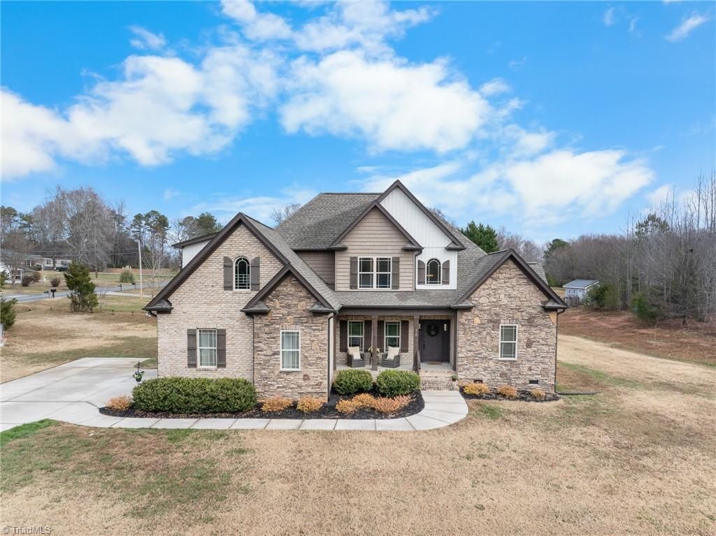 Photo of 119 White Oak Court, Lexington, NC 27295 (MLS # 1204124)