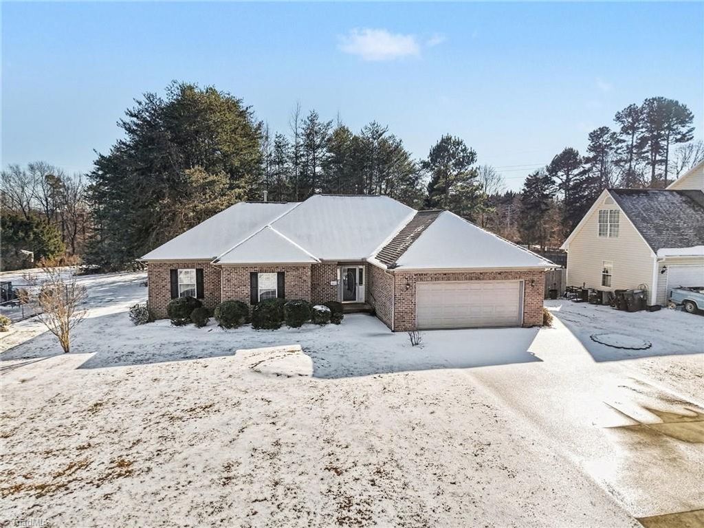 Photo of 616 Nova Avenue, High Point, NC 27265 (MLS # 1207916)
