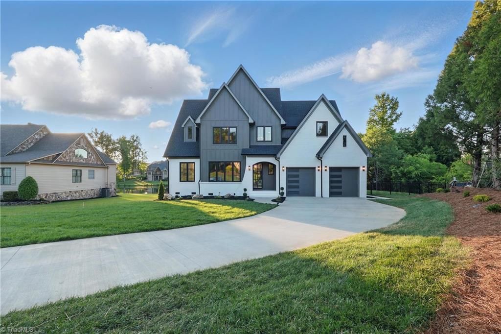 Photo of 833 Dunleigh Drive, Burlington, NC 27215 (MLS # 1179056)