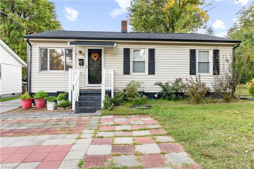 2112 Vale Place, photo 1 of 15