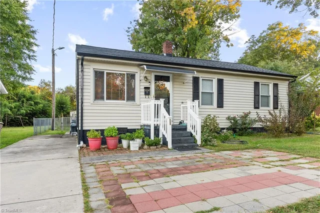 2112 Vale Place, photo 3 of 15