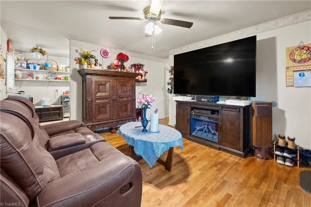 2112 Vale Place, photo 4 of 15