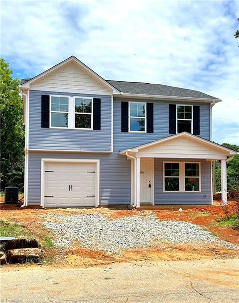 Homes For Sale - 228 E Hemstead Street<br/> Lexington, NC 27292