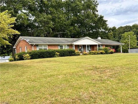 Homes For Sale - 129 Woodvale Drive<br/> Davie County, Mocksville, NC 27028