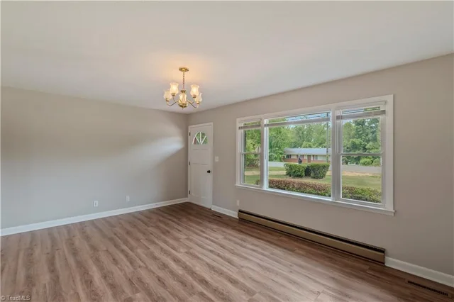 143 Gwynwood Drive, photo 3 of 33