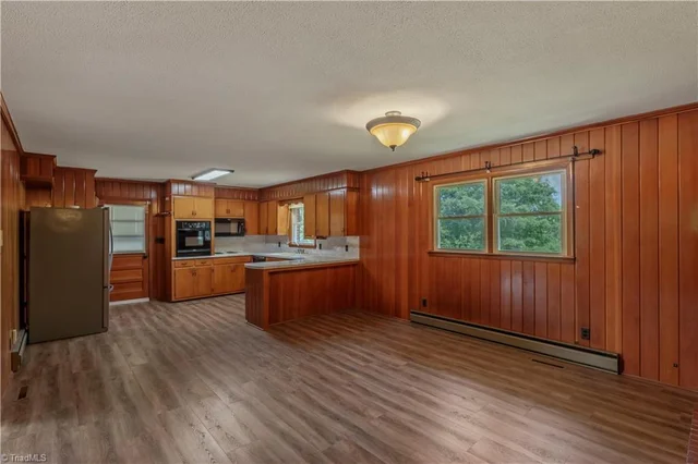143 Gwynwood Drive, photo 5 of 33