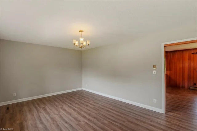 143 Gwynwood Drive, photo 4 of 33