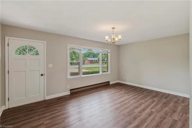 143 Gwynwood Drive, photo 2 of 33