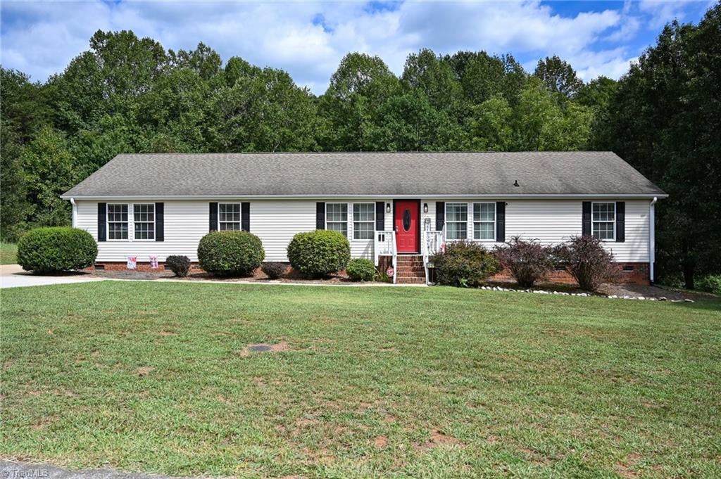 Photo of 5017 Natalie Temple Lane, Winston-Salem, NC 27105 (MLS # 1235726)