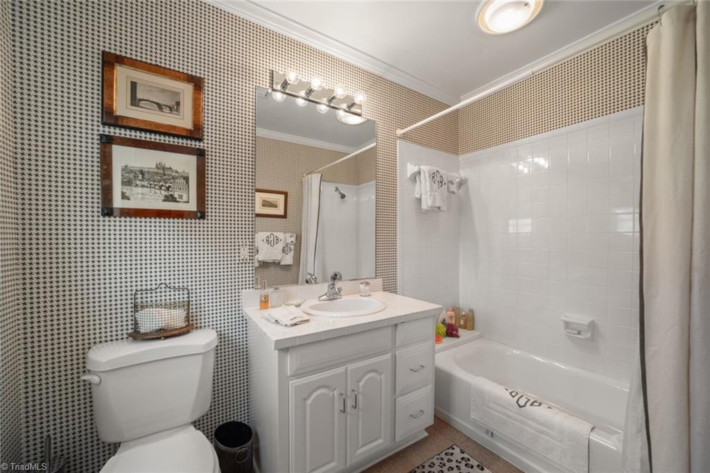 Winston-Salem, North Carolina 27104, United States, 4 Bedrooms Bedrooms, ,5 BathroomsBathrooms,Residential,Pending,100902