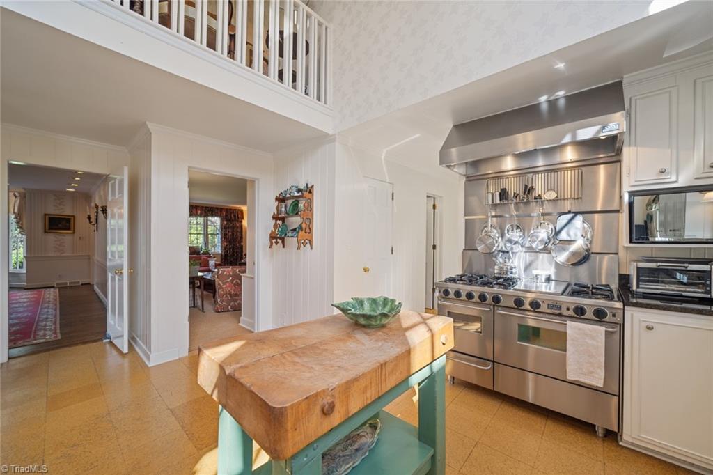 Winston-Salem, North Carolina 27104, United States, 4 Bedrooms Bedrooms, ,5 BathroomsBathrooms,Residential,Pending,100902