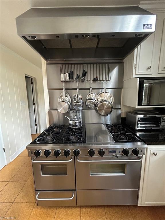 Winston-Salem, North Carolina 27104, United States, 4 Bedrooms Bedrooms, ,5 BathroomsBathrooms,Residential,Pending,100902