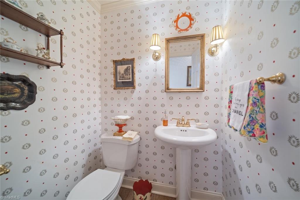 Winston-Salem, North Carolina 27104, United States, 4 Bedrooms Bedrooms, ,5 BathroomsBathrooms,Residential,Pending,100902