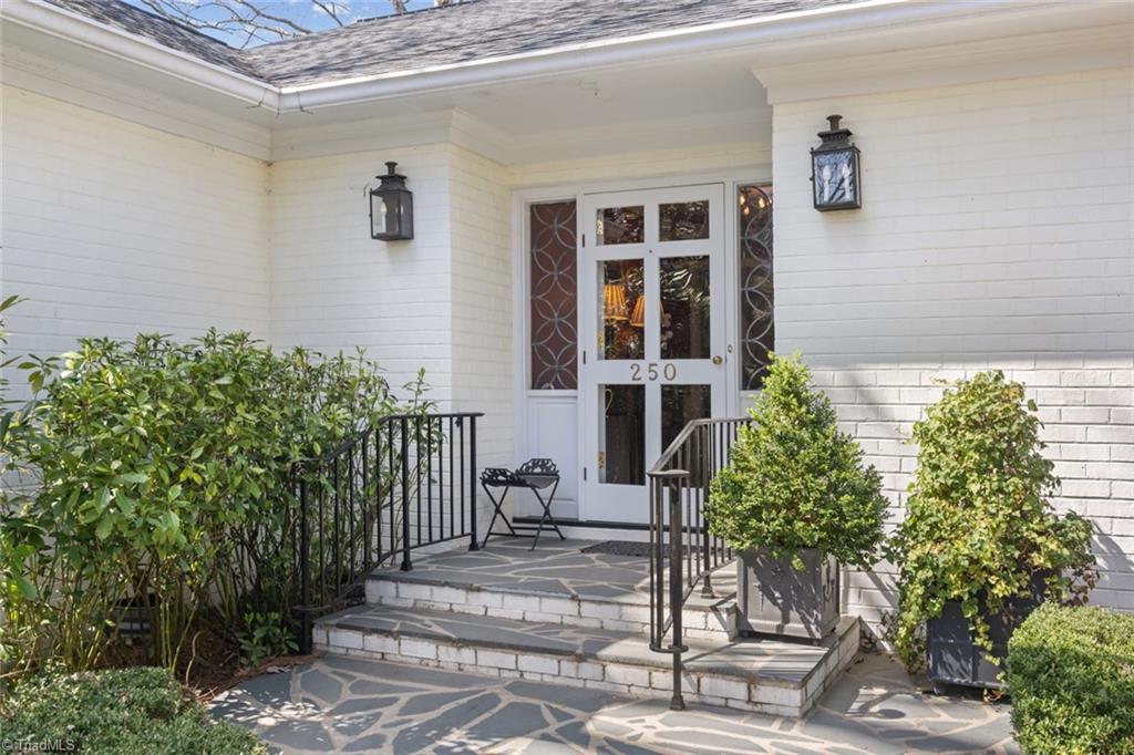 Winston-Salem, North Carolina 27104, United States, 4 Bedrooms Bedrooms, ,5 BathroomsBathrooms,Residential,Pending,100902