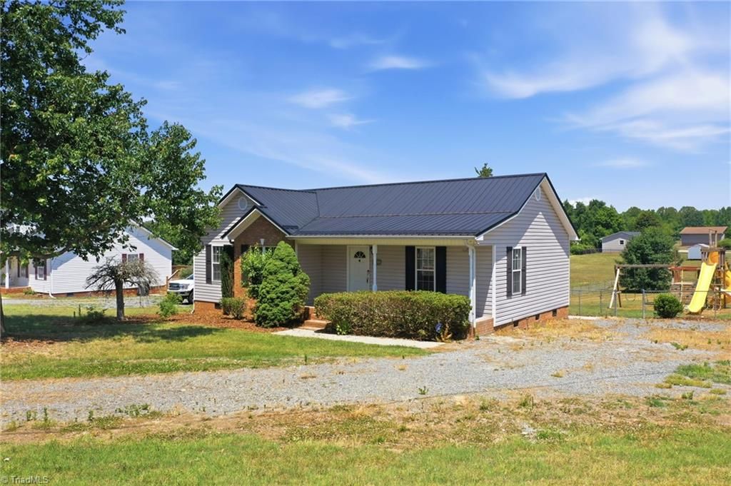 Photo of 1502 Gibbs Road, Reidsville, NC 27320 (MLS # 1226743)