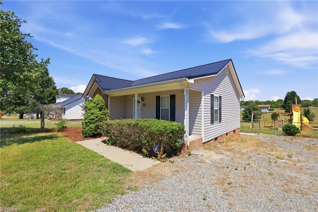 Photo of 1502 Gibbs Road, Reidsville, NC 27320 (MLS # 1226743)