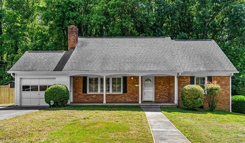 Homes For Sale - 2309 Timberlake Avenue<br/> High Point, NC 27265
