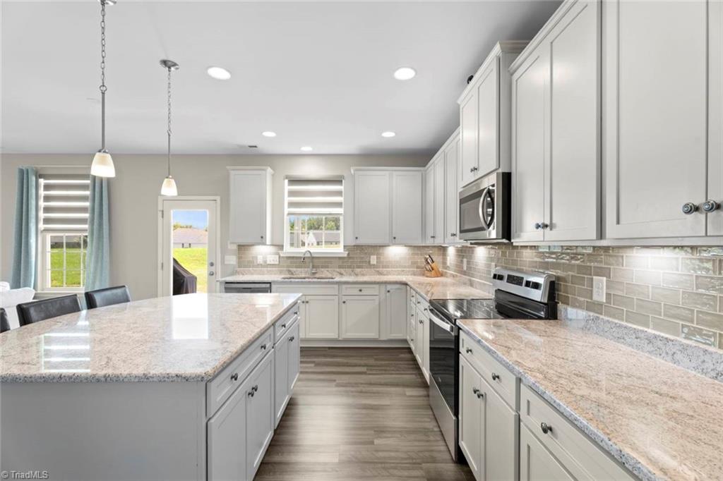 Kernersville, North Carolina 27284, United States, 3 Bedrooms Bedrooms, ,3 BathroomsBathrooms,Residential,Active,160000