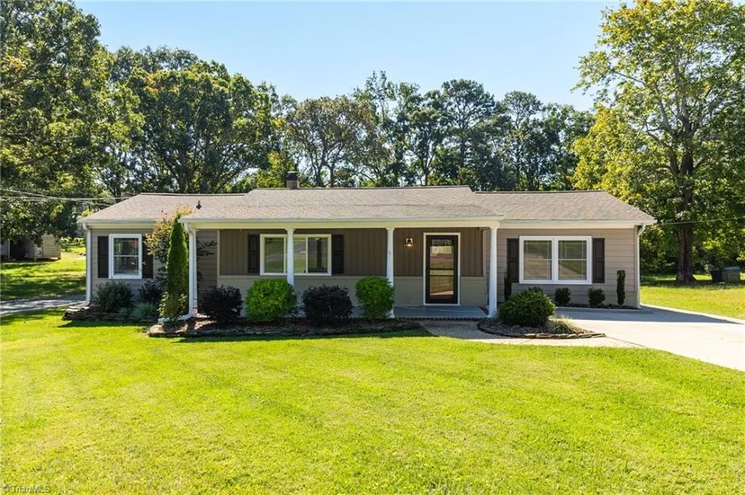 592 Morton Avenue, photo 1 of 41