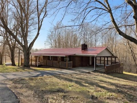 Homes For Sale - 1433 Gray Circle Road<br/> Westfield, NC 27053