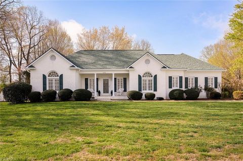 Photo of 6398 Skylark Road, Pfafftown, NC 27040 (MLS # 1214755)