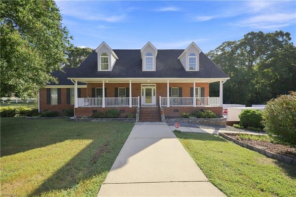 6112 FOUR OAKS CT, SUMMERFIELD, NC 27358 - Image eb12c198856d0d0f4be8ec81b2c5bda7/708808841