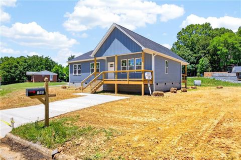 Homes For Sale - 1701 Gavin Drive<br/> High Point, NC 27260