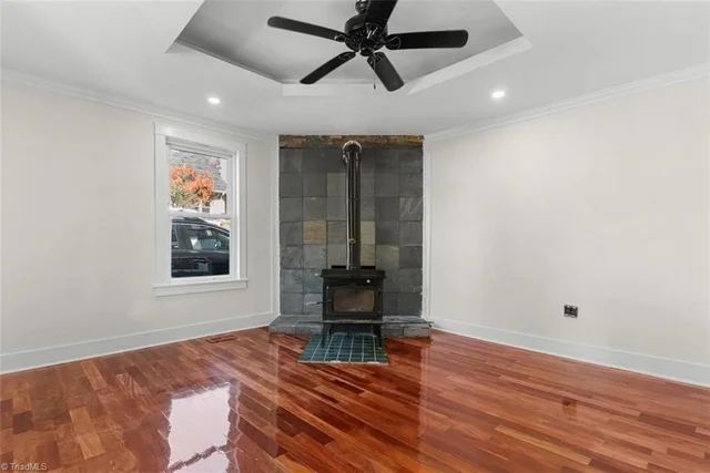 237 E Poplar Street, photo 4 of 26