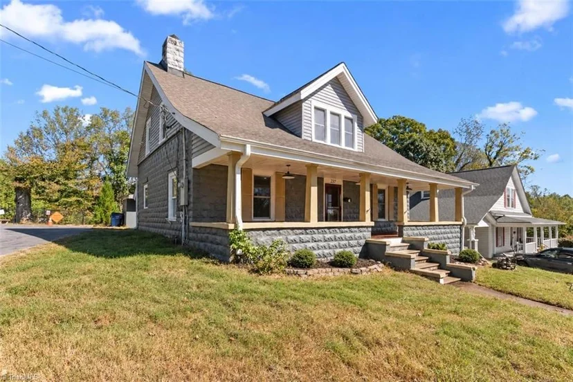 237 E Poplar Street, photo 1 of 26