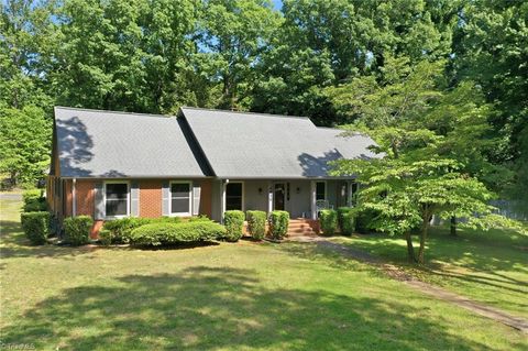 Homes For Sale - 4839 Forest Lake Drive<br/> Mebane, NC 27302