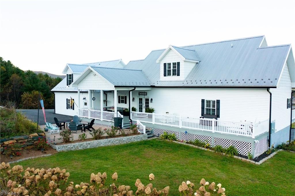 Photo of 461 Chestnut Ridge Drive, Jefferson, NC 28640 (MLS # 1185217)