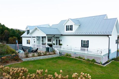 Homes For Sale - 461 Chestnut Ridge Drive<br/> Jefferson, NC 28640