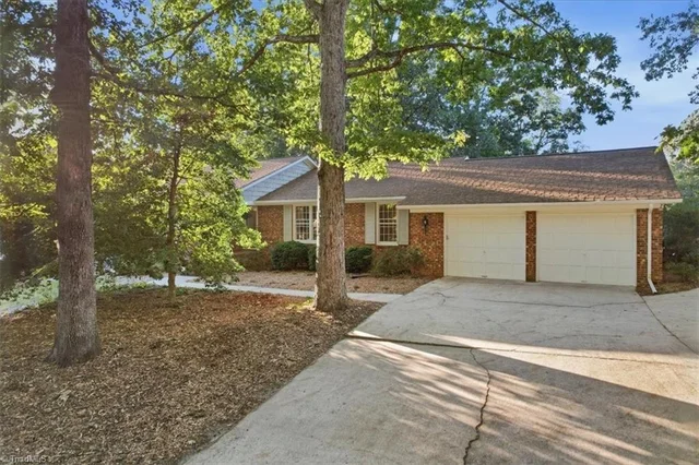 102 Cottonwood Drive, photo 2 of 50