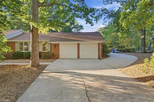 102 Cottonwood Drive, photo 3 of 50