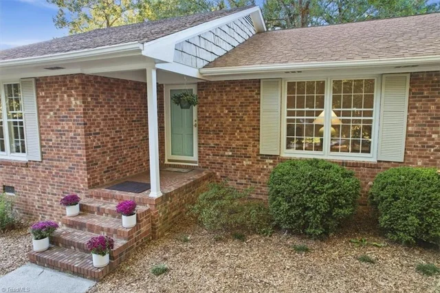 102 Cottonwood Drive, photo 5 of 50