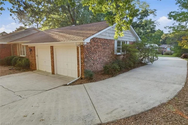 102 Cottonwood Drive, photo 4 of 50