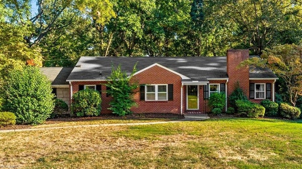 1103 N PEACE HAVEN RD, WINSTON SALEM, NC 27104 - Image eba2b84b1f8f17a5c1a28f76ec2d2c84/643469294