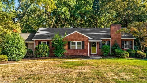Homes For Sale - 1103 N Peace Haven Road<br/> Winston-Salem, NC 27104