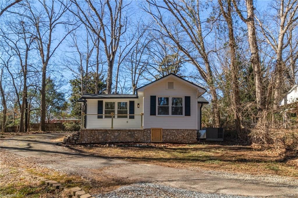 Photo of 705 Mountain Road, Asheboro, NC 27205 (MLS # 1207200)