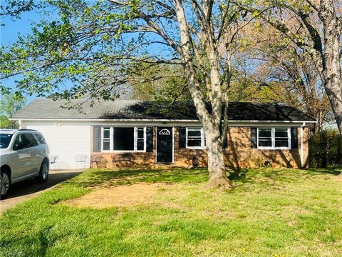 Homes For Sale - 236 Badgett Avenue<br/> Mount Airy, NC 27030