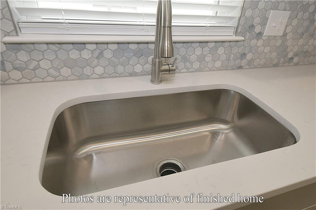 Greensboro, North Carolina 27405, United States, 3 Bedrooms Bedrooms, ,3 BathroomsBathrooms,Residential,Active,179134