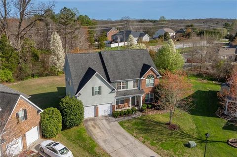 Homes For Sale - 3532 Sage Dale Court<br/> High Point, NC 27265