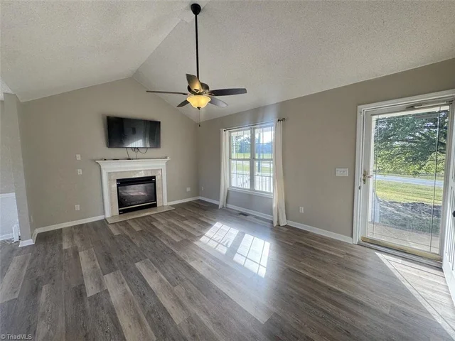 1327 Lakeside Avenue, photo 5 of 23
